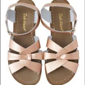 Rose gold saltwater sandals size 9